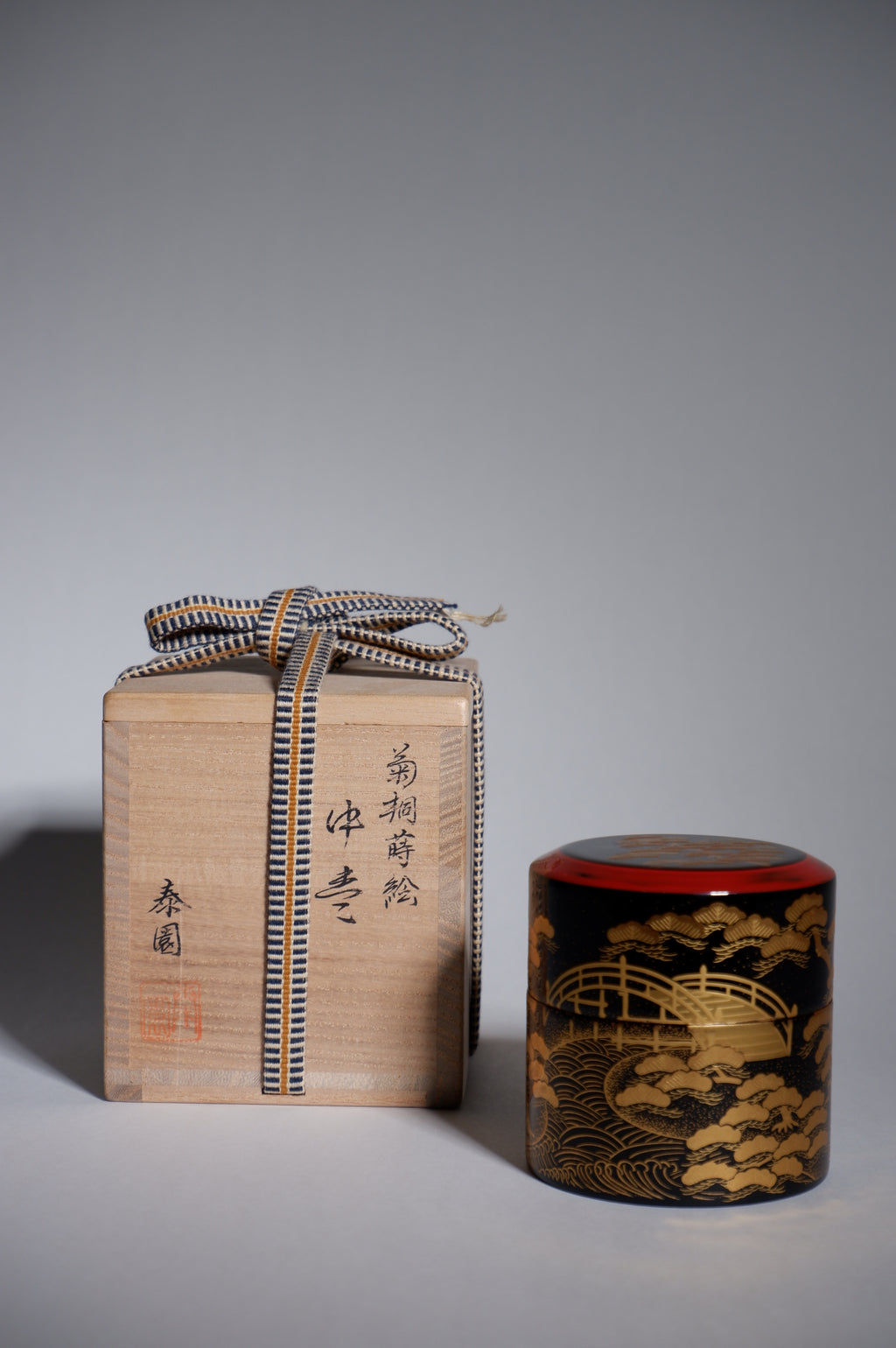 Chrysanthemum and Paulownia Maki-e Natsume (Tea Caddy) with Gold Decoration by Yamashita Tai-en