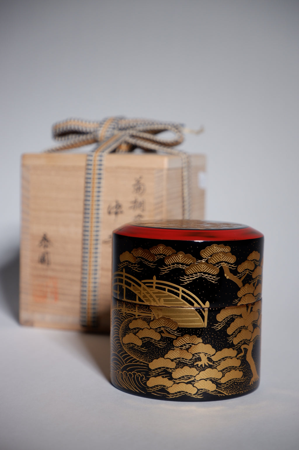 Chrysanthemum and Paulownia Maki-e Natsume (Tea Caddy) with Gold Decoration by Yamashita Tai-en