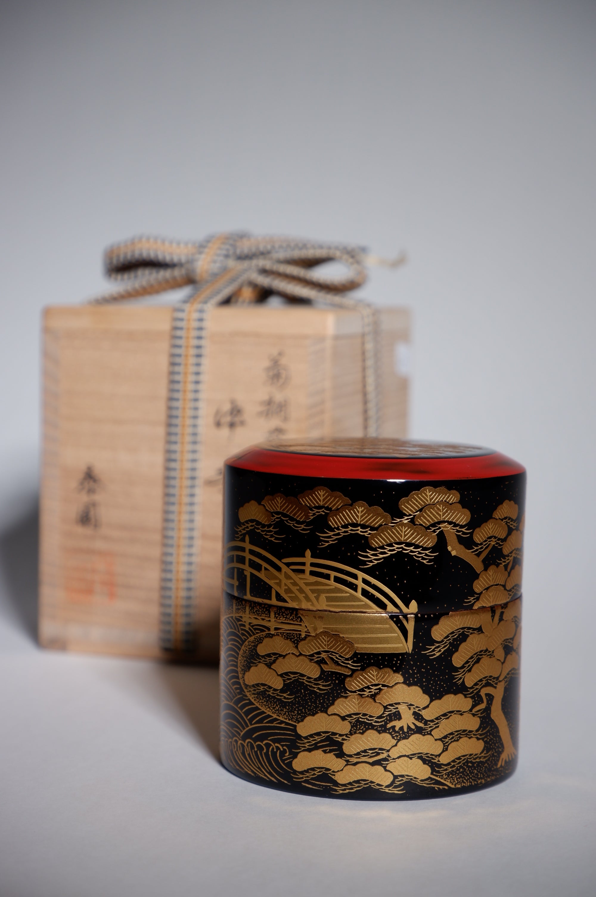 Chrysanthemum and Paulownia Maki-e Natsume (Tea Caddy) with Gold Decoration by Yamashita Tai-en