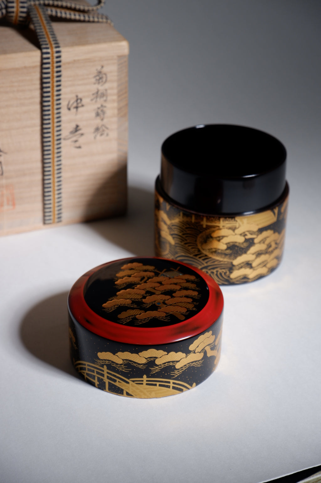 Chrysanthemum and Paulownia Maki-e Natsume (Tea Caddy) with Gold Decoration by Yamashita Tai-en