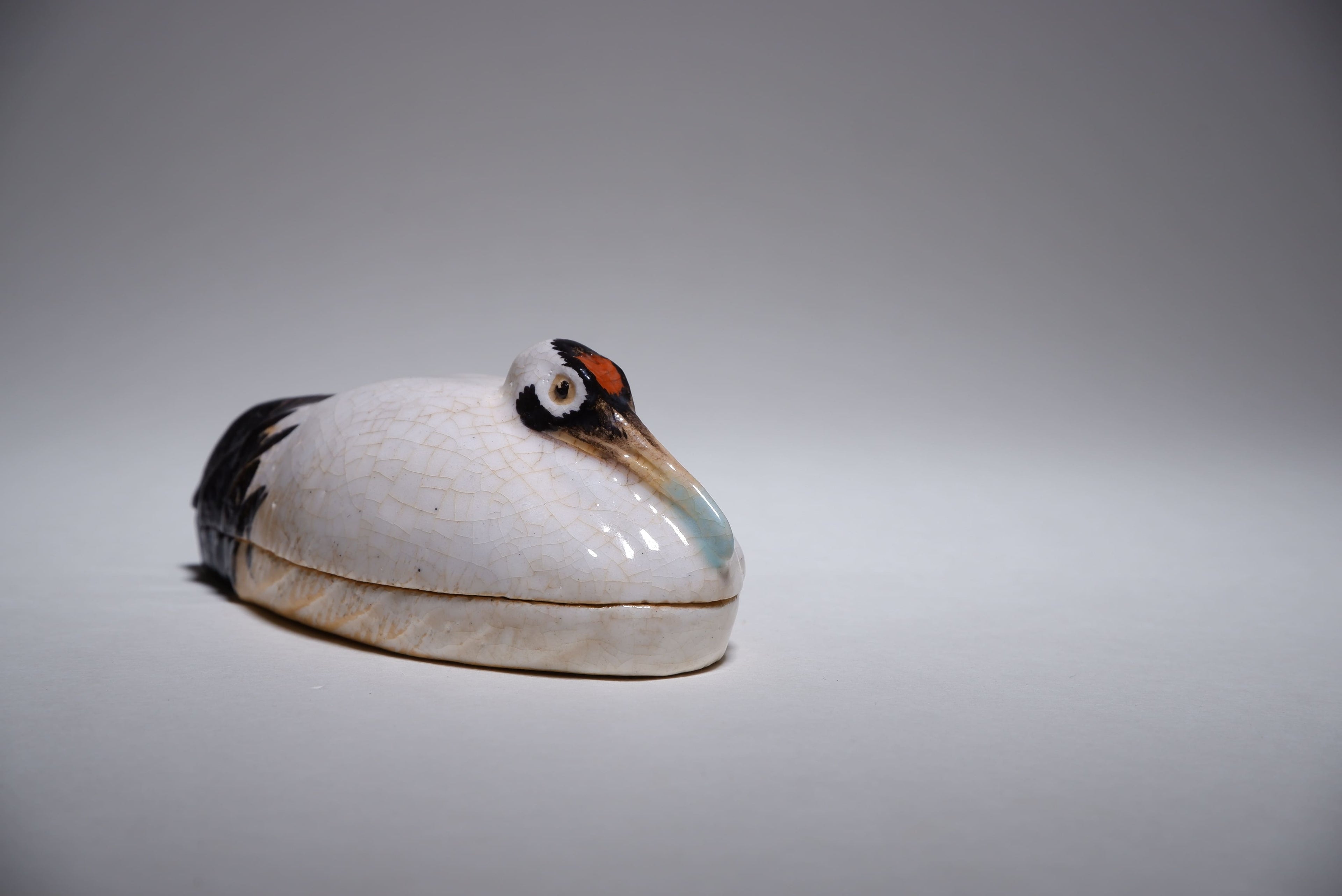 Kiyomizu Rokubei - "Nesting Crane" Incense Container (Kōgō) for Tea Ceremony